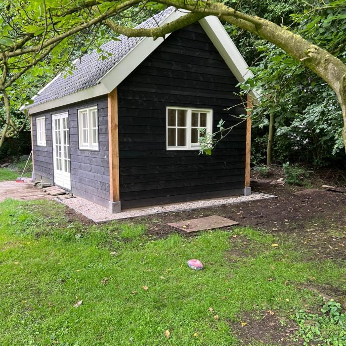 Tuinhuis die is afgemaakt